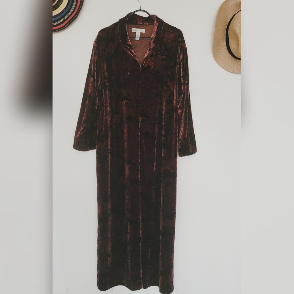 Luxurious Oscar de la Renta Night Gown